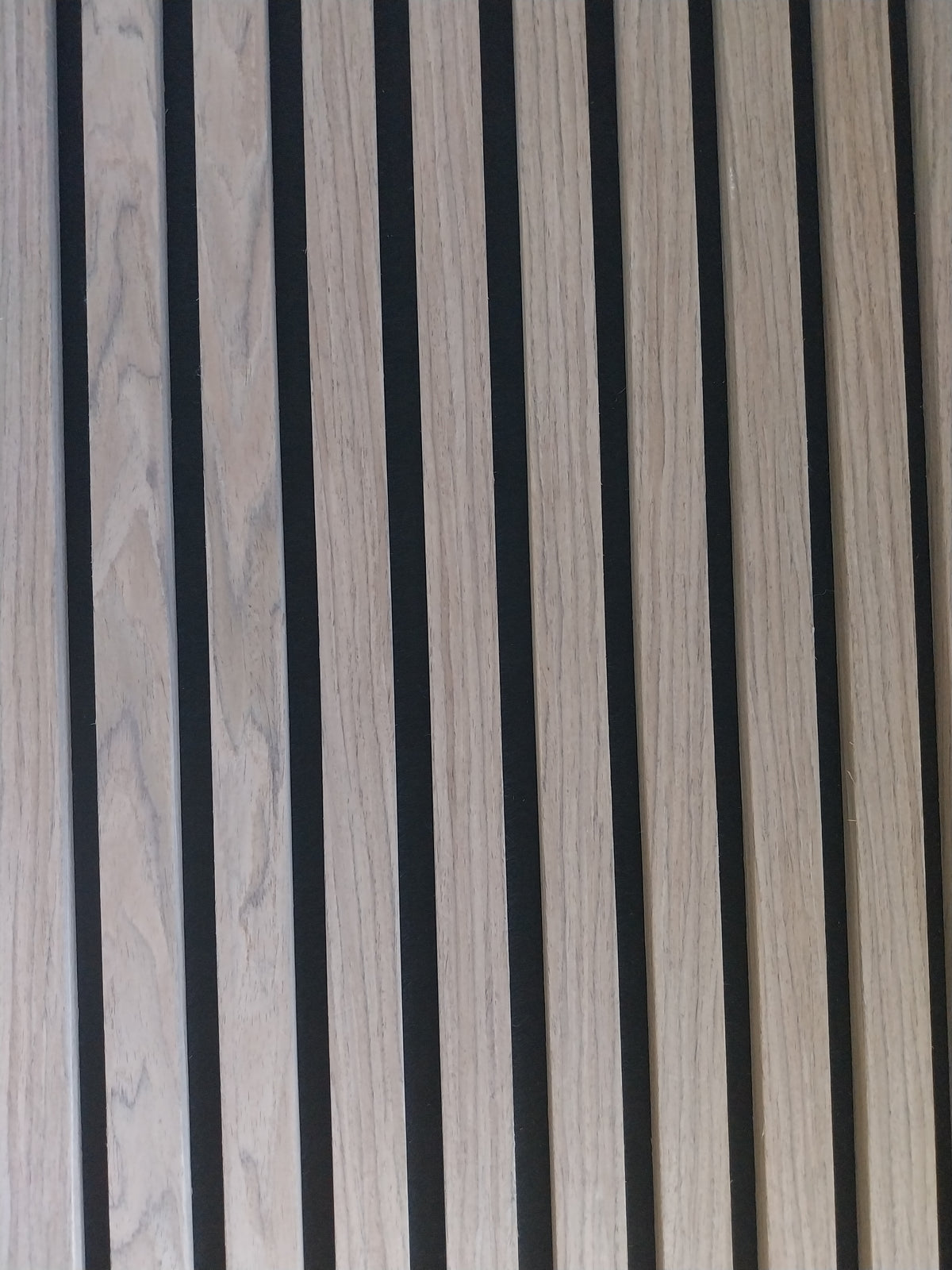 Akusztikus falpanel | Lamellák 3 oldalán Olajos tölgy | 60×275 cm | Vastag filccel