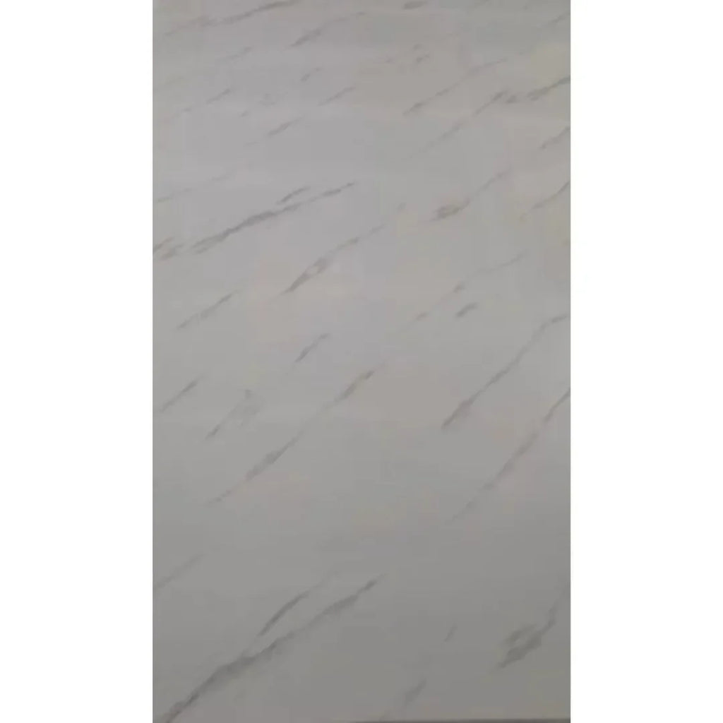 Halvány márvány mintás, nagyméretű PVC falpanel teljes tábla fotó fehér háttér előtt Inspira Bútor
