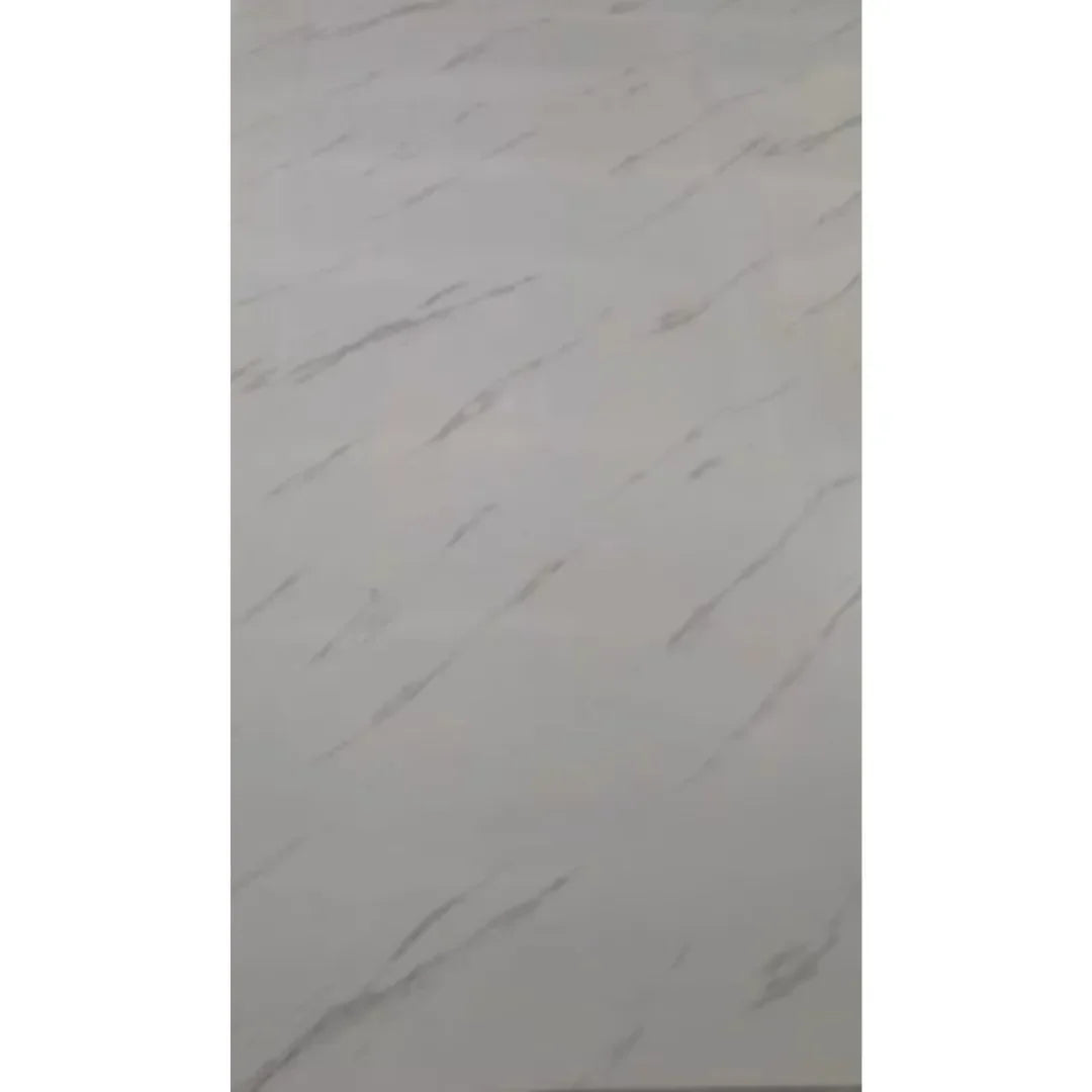Halvány márvány mintás, nagyméretű PVC falpanel teljes tábla fotó fehér háttér előtt Inspira Bútor
