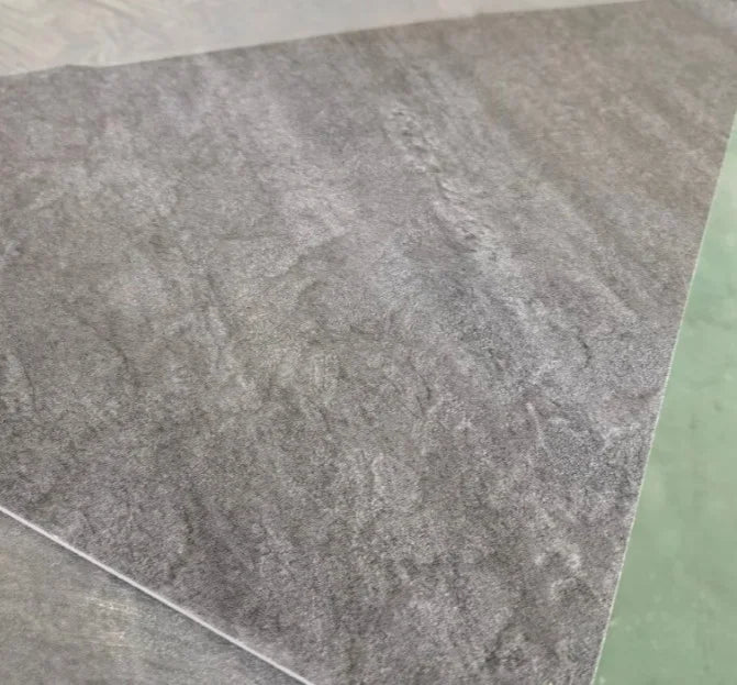 pvc-falpanel-dombornyomott-sotetszurke-inspira-butor