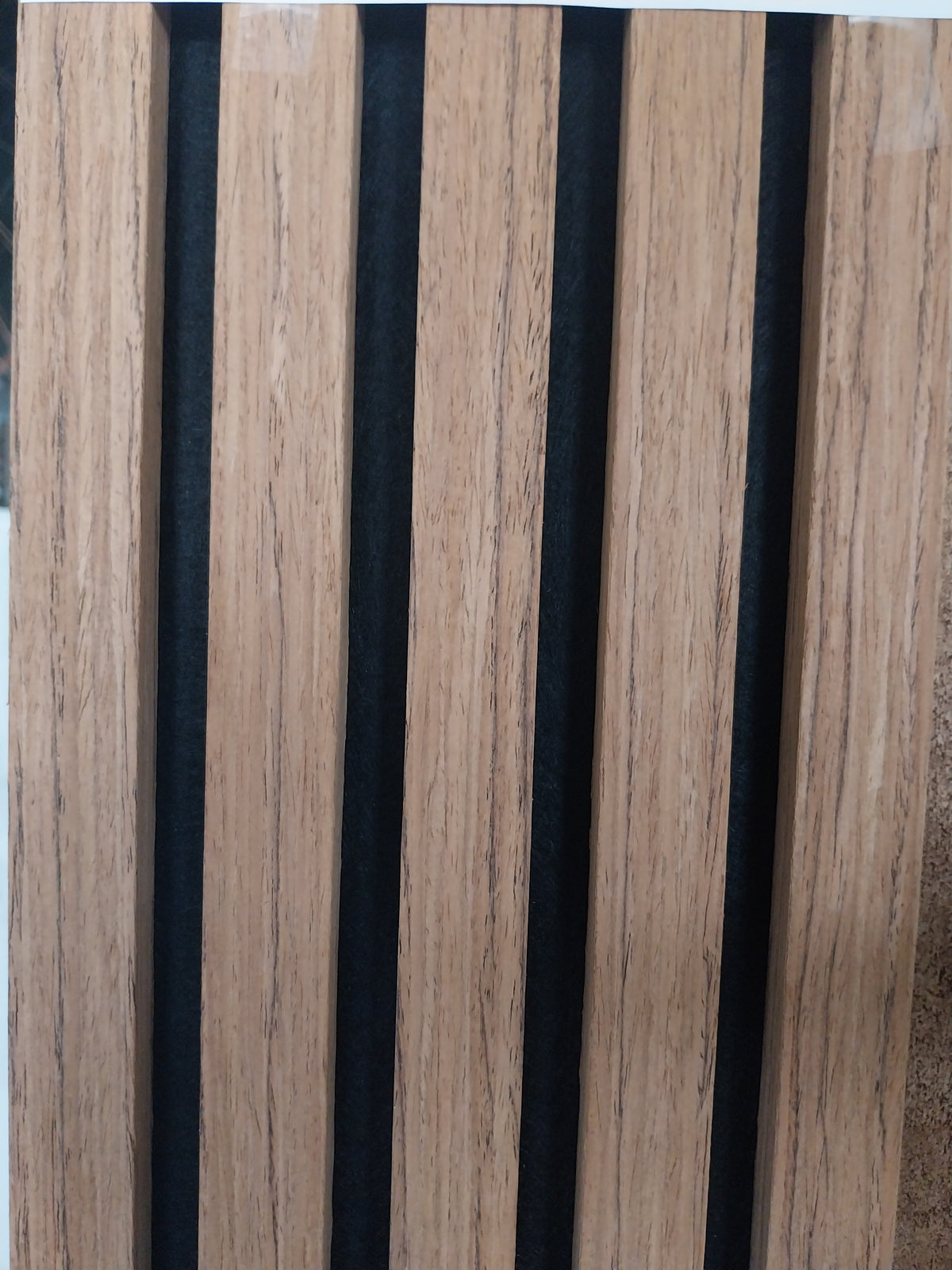 Akusztikus falpanel | Lamellák 3 oldalán Sötét tölgy | 60×275 cm | Vastag filccel